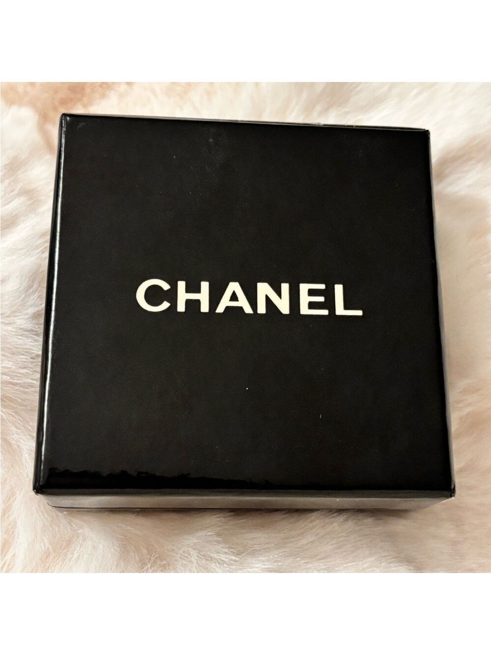 CHANEL Gold and Cream Statement Earrings - Clip on - Picture 8 of 10